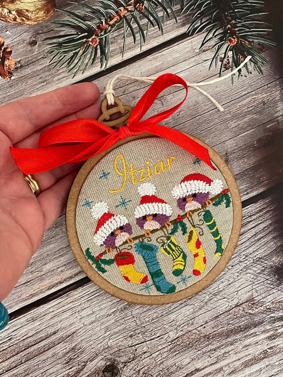 Bola de Navidad bordada "Pajaritos"