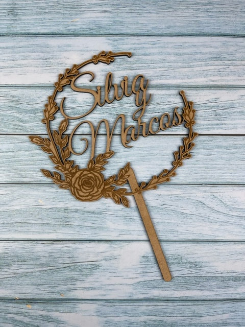Topper de madera personalizado para tarta de bodas. Modelo1