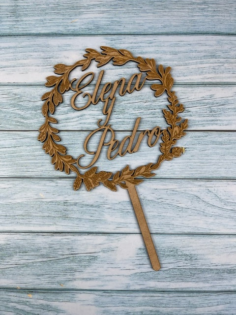 Topper de madera personalizado para tarta de bodas. Modelo2