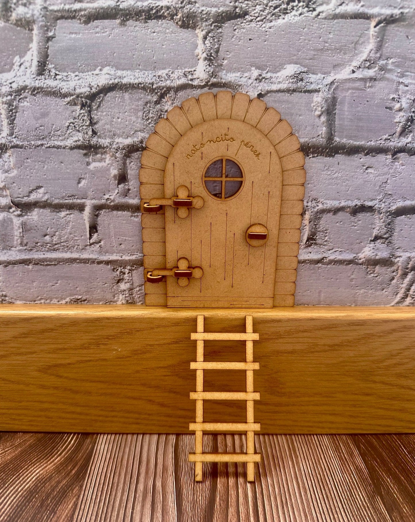Puerta del ratoncito Pérez en madera para pintar.