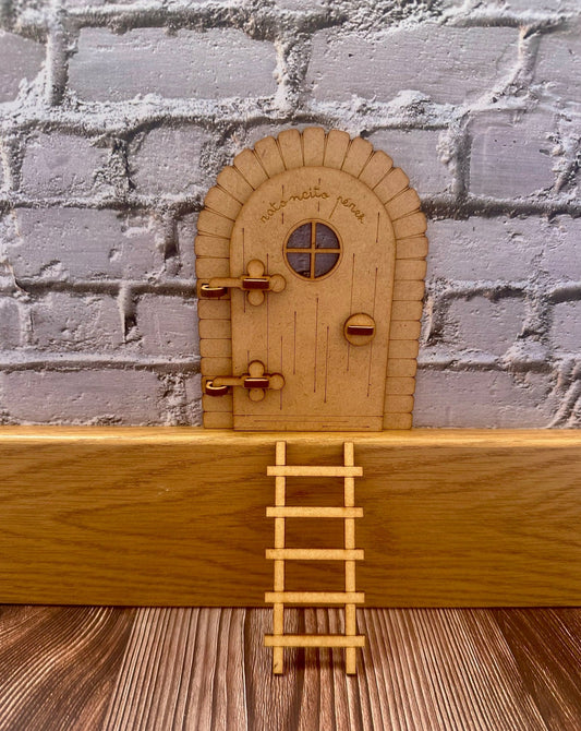 Perez mouse door in wood to paint.