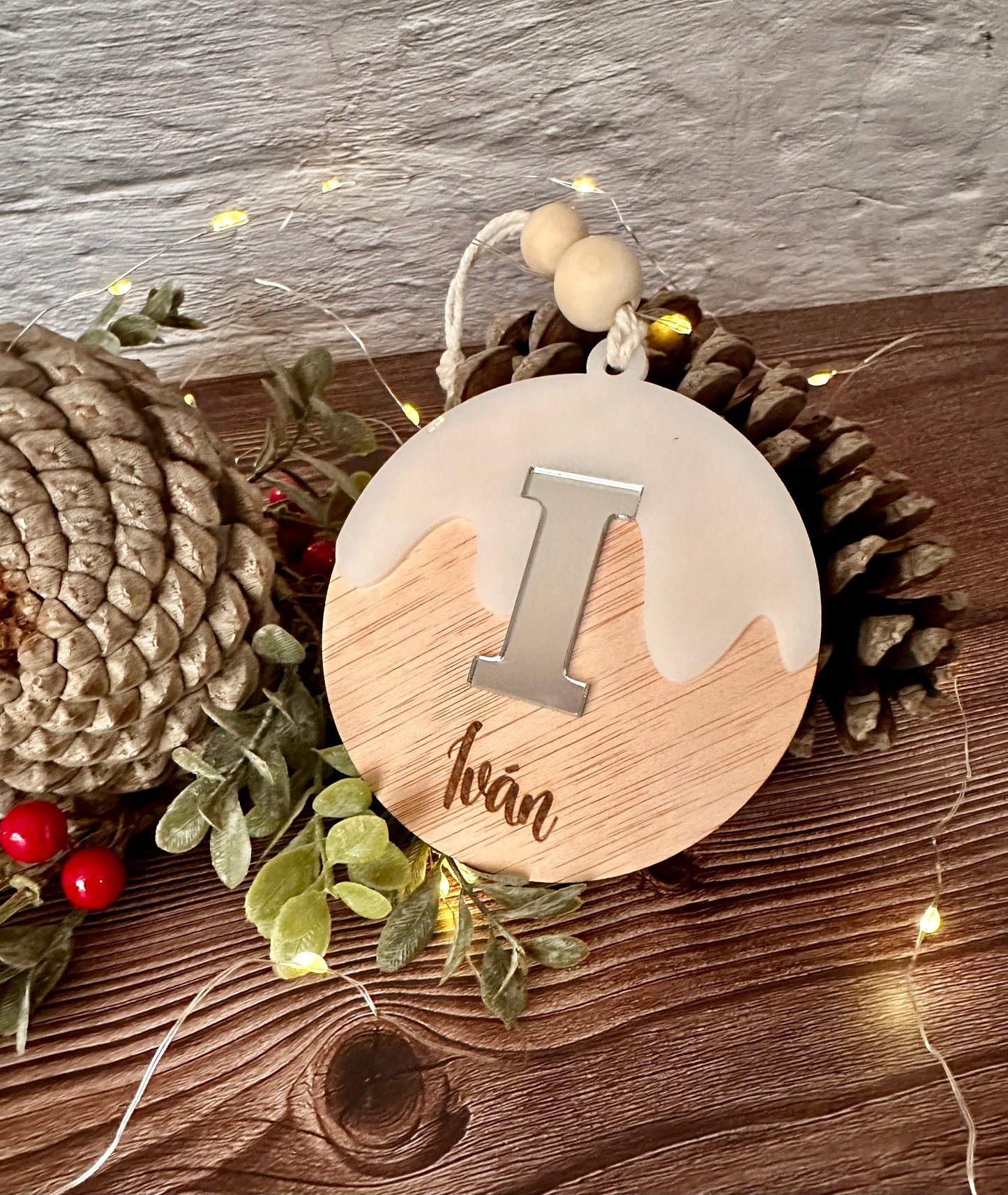 Bola de Navidad. Modelo Inicial, personalizada con nombre.