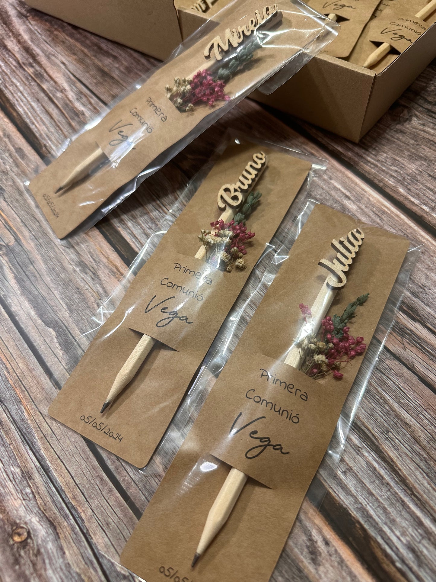 Lápices con nombre en madera