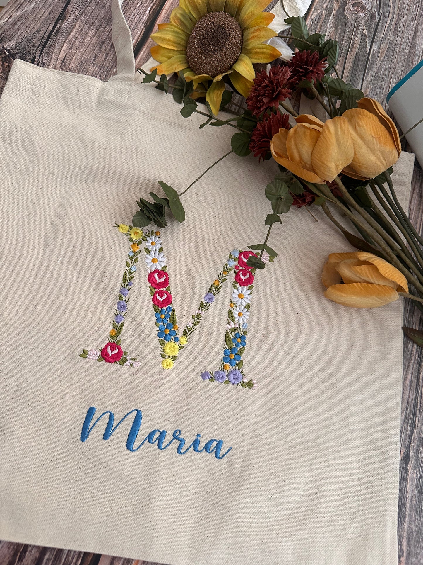 Bolsa con asas bordada con inicial