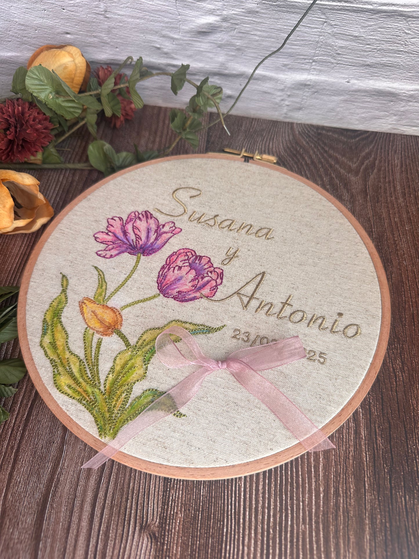 Bastidor porta alianzas bordado y pintado