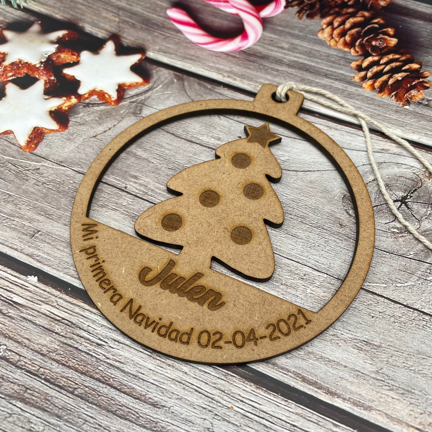 Bola de Navidad "Mi primera Navidad" personalizada con nombre y fecha de nacimiento.