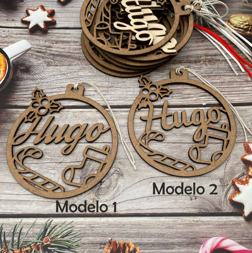 Bola de Navidad "Muerdago" personalizada con nombre.