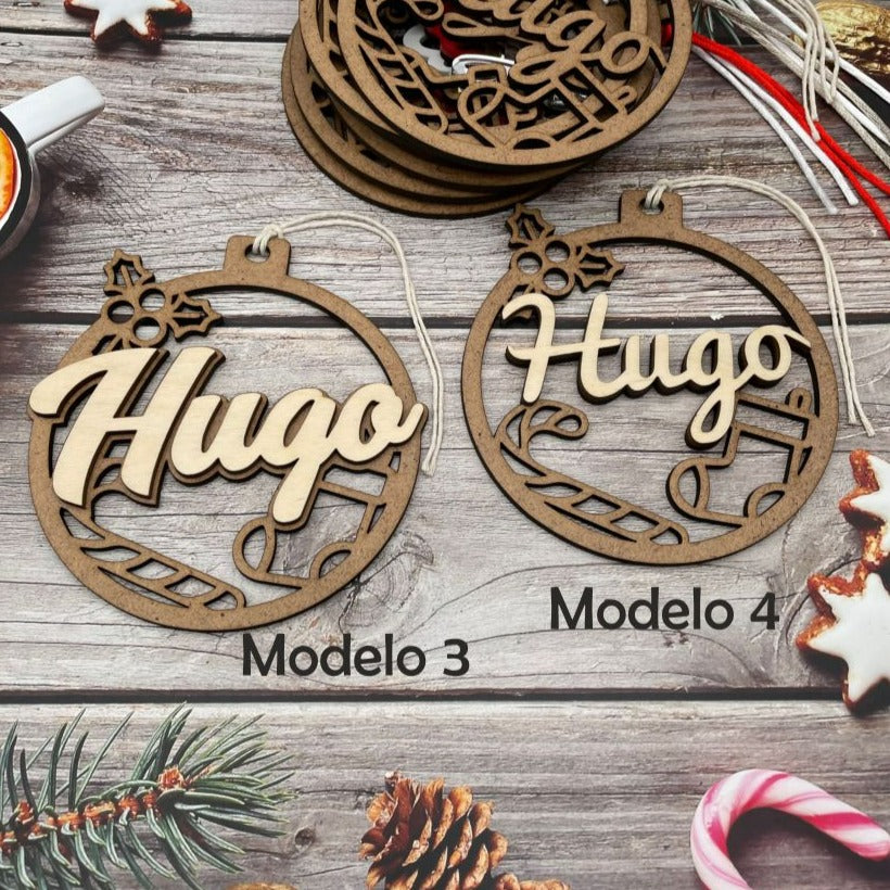 Bola de Navidad "Muerdago" personalizada con nombre.