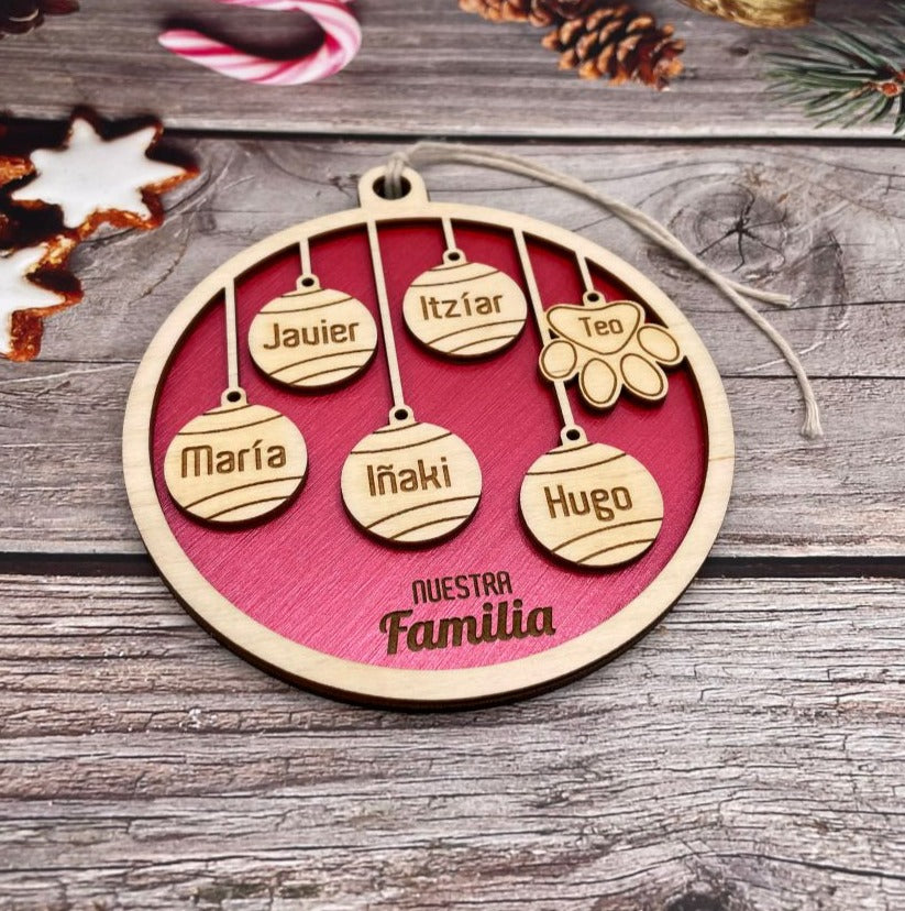 Bola de Navidad "Familia " personalizada con los nombres de la familia.