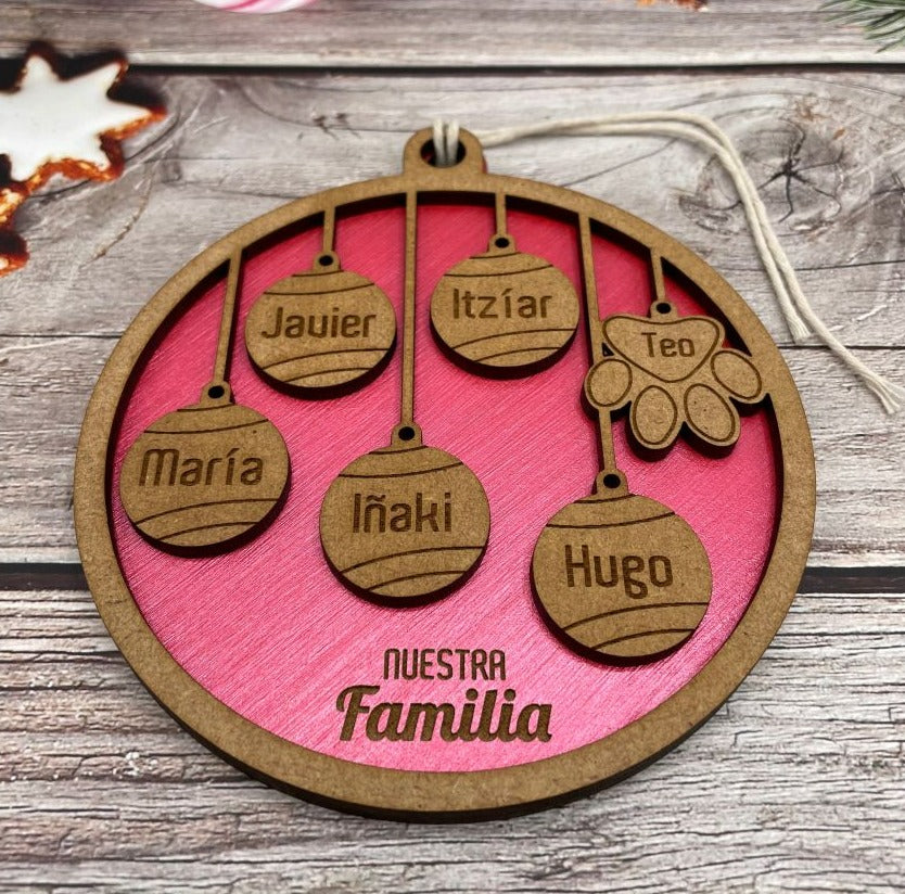 Bola de Navidad "Familia " personalizada con los nombres de la familia.