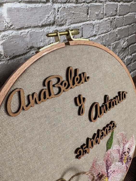 Bastidor porta alianzas bordado