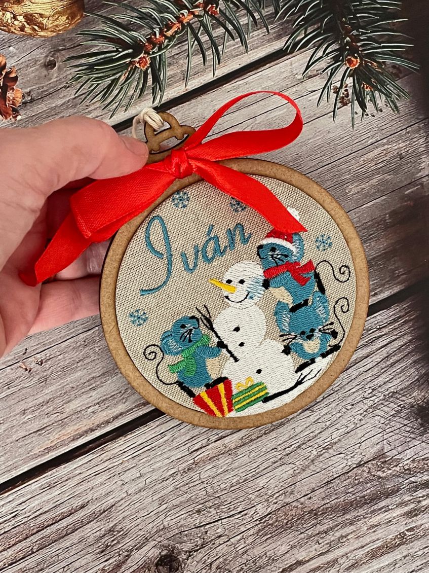 Bola de Navidad bordada "Muñeco de Nieve"