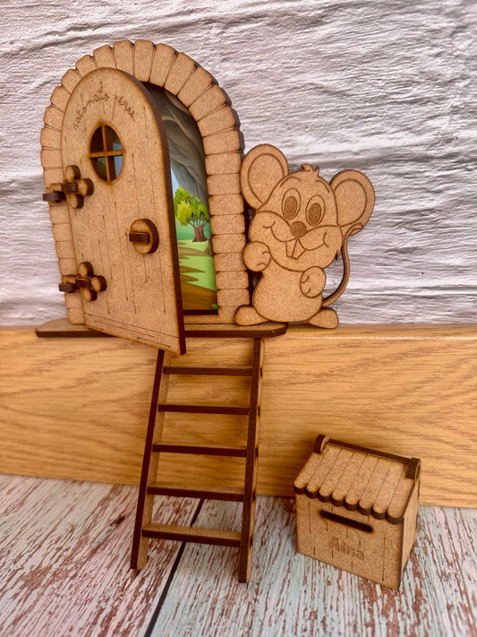 Puerta del ratoncito Pérez con buzón personalizado en madera para pintar.