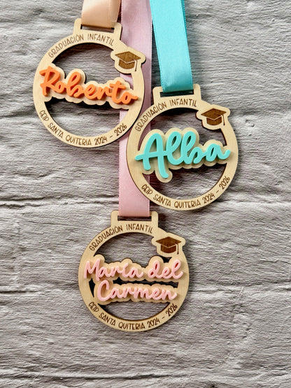 Medallas de graduación infantil personalizadas para alumnos en varios colores
