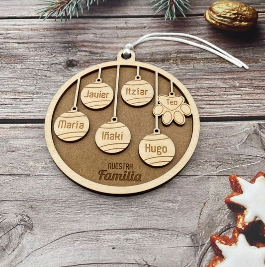 Bola de Navidad "Familia " personalizada con los nombres de la familia.