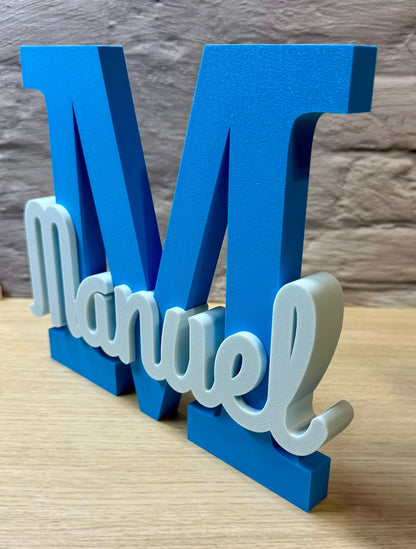 Letra inicial decorativa. Gusanos. 20 cm de altura. Personalizada con nombre